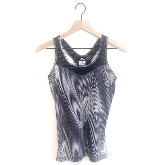 Nike Pro Dri-Fit workout Tank Top Size Small - Picture 1 of 5